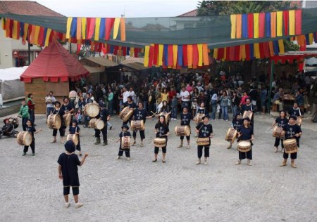 "A Rua'Da" - grupo de percussões tradicionais adaptado a animações de características medievais